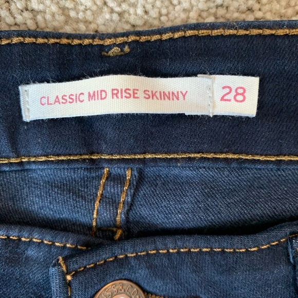 Levi’s classic mid-rise skinny jeans - Picture 4 of 5